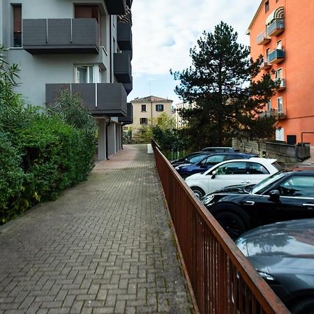 Modern Grey Flat In Verona Apartment Exterior photo