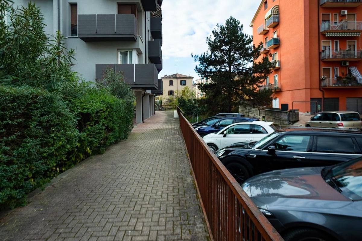 Modern Grey Flat In Verona Apartment Exterior photo